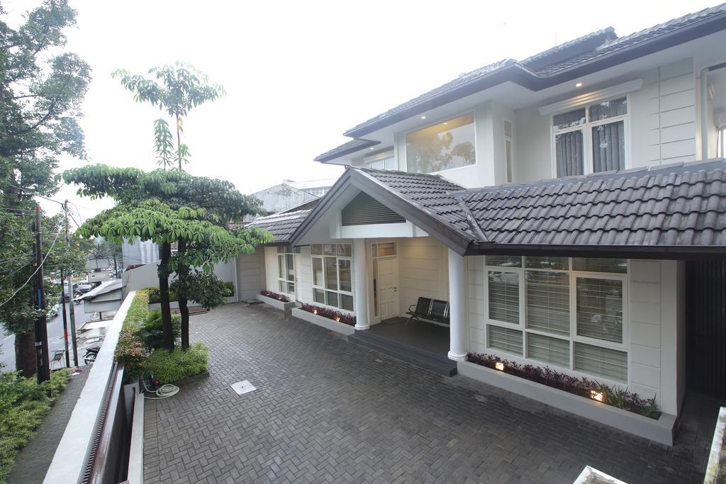 Hotel Dago 207 à Bandung Extérieur photo